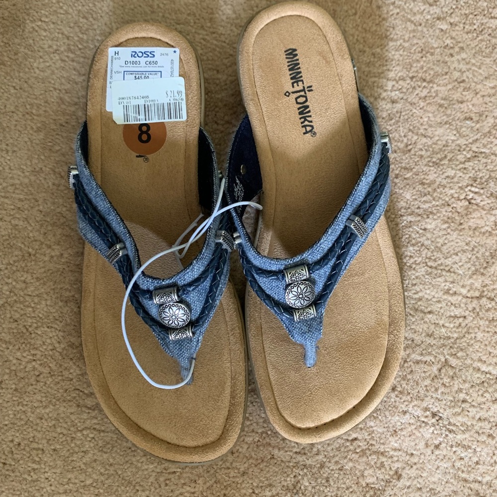 Size 8 Minnetonka NWT